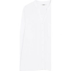 Koszula basic ze stójką. Białe koszule damskie marki Pull&Bear, bez wzorów, ze stójką, z długim rękawem. Za 59,90 zł.