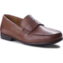 Mokasyny CLARKS - Claude Lane 261238637 Brown Leather. Pomarańczowe mokasyny męskie Clarks, na co dzień, bez wzorów, ze skóry, bez zapięcia. W wyprzedaży za 199,00 zł.