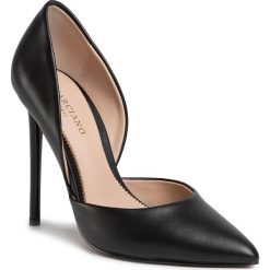 Szpilki MARCIANO GUESS - 0GG9D28894Z JBLK. Czarne półbuty damskie MARCIANO GUESS, z aplikacjami, ze skóry, bez obcasa, na obcasie, bez zapięcia. Za 749,00 zł.