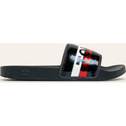 Tommy Hilfiger - Klapki. Niebieskie klapki damskie TOMMY HILFIGER, bez wzorów, z gumy, bez obcasa, na obcasie. W wyprzedaży za 159,90 zł.