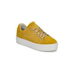 Buty Bullboxer 987000. Żółte trampki i tenisówki damskie Bullboxer, bez wzorów, bez zapięcia. Za 185,40 zł.