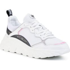 Sneakersy JOHN RICHMOND - 1250 B Bianco. Białe półbuty damskie John Richmond, z zamszu. Za 1119,00 zł.