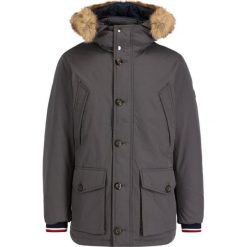 Kurtka zimowa TOMMY HILFIGER Down Filled MW0MW11504. Szare kurtki męskie TOMMY HILFIGER, na zimę, xxl, bez wzorów, z bawełny, bez kaptura. W wyprzedaży za 899,00 zł.