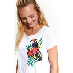 T-shirt z nadrukiem. Białe t-shirty damskie z nadrukiem, z bawełny. W wyprzedaży za 24,99 zł.