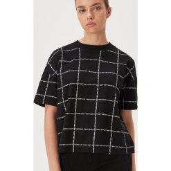 Koszulka oversize z nadrukiem - Czarny. Czarne koszulki damskie Sinsay, s, z nadrukiem, bez kołnierzyka, bez rękawów. Za 19,99 zł.
