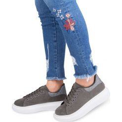 Buty sportowe damskie N/M 2018-66 Szare. Szare buty sportowe damskie N/M, bez wzorów, z tkaniny, sportowe, trekkingowe. Za 84,00 zł.