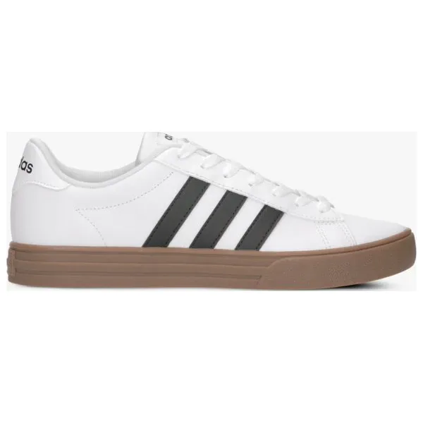 Adidas Daily 2.0 buty męskie, biały, rozmiar 44. Białe buty sportowe męskie Adidas, ze skóry, na sznurówki. W wyprzedaży za 152,99 zł.