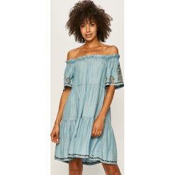 Pepe Jeans - Sukienka Sasha. Niebieskie sukienki damskie Pepe Jeans, na co dzień, s, z haftami, z lyocellu, casualowe, bez kołnierzyka, z krótkim rękawem, krótkie, mini, proste. W wyprzedaży za 259,90 zł.