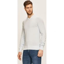 Calvin Klein - Sweter. Niebieskie swetry męskie Calvin Klein, s, bez wzorów, z jedwabiu, bez kołnierzyka, bez kaptura. Za 449,90 zł.