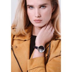 Granatowy Zegarek More Fitting. Niebieskie zegarki damskie marki Born2be. Za 39,99 zł.