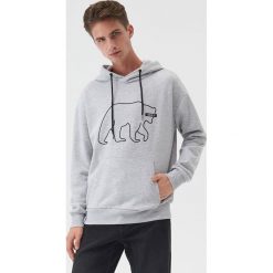 Bluza dresowa z nadrukiem - Jasny szary. Szare bluzy męskie Sinsay, s, z nadrukiem, z dresówki, bez kołnierzyka, bez rękawów, bez kaptura. Za 59,99 zł.