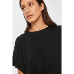 Answear Lab - Bluza. Czarne bluzy damskie Answear Lab, s, bez wzorów, z bawełny, z krótkim rękawem, krótkie, bez kaptura. Za 129,90 zł.