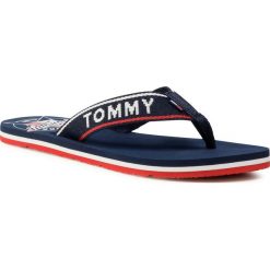 Japonki TOMMY JEANS - Tj Star Flip Flop Womens EN0EN01156 Twilight Navy C87. Niebieskie klapki damskie Tommy Jeans, bez wzorów, z jeansu, bez obcasa. Za 139,00 zł.