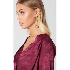 Kolczyki damskie: NA-KD Accessories Kolczyki Globe & Bar – Gold