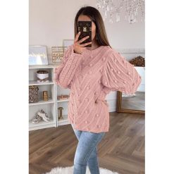 Sweter damski BENEKLY PUDRA. Różowe bluzy damskie Sweter damski BENEKLY PUDRA, uniwersalny, bez wzorów, z dzianiny, bez rękawów, bez kaptura. W wyprzedaży za 79,00 zł.