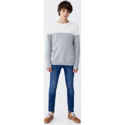 Miękkie jeansy super skinny fit. Niebieskie jeansy męskie relaxed fit marki Pull&Bear, z jeansu. Za 129,00 zł.
