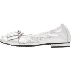 Kennel + Schmenger MALU Baleriny light silver/silver. Szare baleriny damskie marki Kennel + Schmenger, bez wzorów, ze skóry, klasyczne, bez obcasa. W wyprzedaży za 621,75 zł.