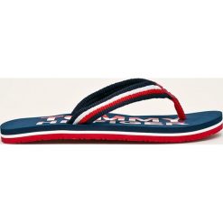 Tommy Hilfiger - Japonki dziecięce. Czerwone sandały chłopięce TOMMY HILFIGER, z materiału, bez zapięcia. W wyprzedaży za 99,90 zł.