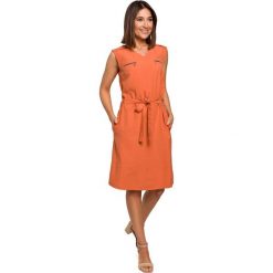 Sukienka bez rękawów z ozdobnymi zamkami - pomarańczowa. Pomarańczowe sukienki damskie Style, do pracy, s, w paski, z poliesteru, eleganckie, z klasycznym kołnierzykiem, bez rękawów. Za 229,00 zł.
