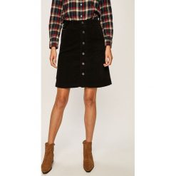 Tommy Jeans - Spódnica. Czarne spódniczki damskie Tommy Jeans, na co dzień, bez wzorów, z elastanu, z podwyższonym stanem, midi, proste. W wyprzedaży za 269,90 zł.
