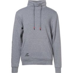 Szara Bluza Yrelira. Szare bluzy męskie Born2be, xl, bez wzorów, bez kołnierzyka, bez rękawów, bez kaptura. Za 79,99 zł.