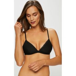 Pieces - Biustonosz Tanja. Brązowe biustonosze bardotka Pieces, z haftami, z elastanu. W wyprzedaży za 69,90 zł.