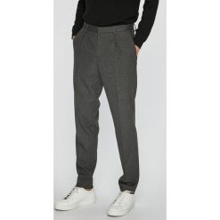S.Oliver Black Label - Spodnie. Szare spodnie męskie s.Oliver BLACK LABEL, na co dzień, s, z haftami, z elastanu, casualowe. W wyprzedaży za 119,90 zł.