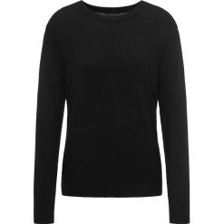Sweter "Soliesse" w kolorze czarnym. Czarne swetry damskie Broadway NYC, xs, bez wzorów, ze splotem, bez rękawów, bez kaptura. W wyprzedaży za 59,95 zł.