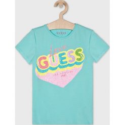 Guess Jeans - Top dziecięcy 118-175 cm. Niebieskie bluzki dziewczęce Guess Jeans, z nadrukiem, z elastanu, z okrągłym kołnierzem, z krótkim rękawem, krótkie, bez kaptura. W wyprzedaży za 69,90 zł.