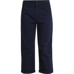 GStar BRONSON PLEAT 3D MID LOOSE CHINO WMN Spodnie materiałowe sartho blue 6067. Niebieskie chinosy damskie G-Star, z bawełny. Za 469,00 zł.