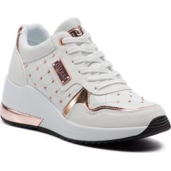 Sneakersy GUESS - FL6JTT ELE12 WHITE. Białe półbuty damskie marki Guess, z aplikacjami, ze skóry ekologicznej, bez obcasa, na koturnie, bez zapięcia. Za 629,00 zł.