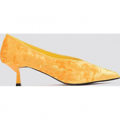 NA-KD Shoes Welurowe czółenka na niskim obcasie - Orange. Pomarańczowe buty ślubne damskie NA-KD Shoes, z weluru, na niskim obcasie. W wyprzedaży za 48,59 zł.