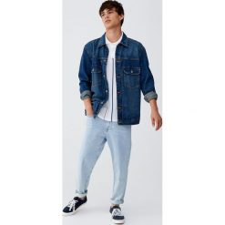 Ciemnoniebieska kurtka jeansowa vintage. Niebieskie kurtki męskie marki Pull&Bear, m, bez wzorów, z jeansu, vintage, bez kaptura. Za 96,90 zł.