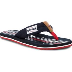 Japonki TOMMY HILFIGER - Seasonal Tommy Beach Sandal FM0FM01609 Midnight 403. Niebieskie klapki męskie TOMMY HILFIGER, bez wzorów, ze skóry. W wyprzedaży za 139,00 zł.