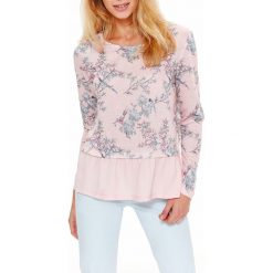 Sweter damski z łączonych materiałów z falbanką w kwiaty. Różowe swetry damskie Top Secret, na lato, w kwiaty, z dzianiny, eleganckie, z długim rękawem, długie, bez kaptura. W wyprzedaży za 39,99 zł.