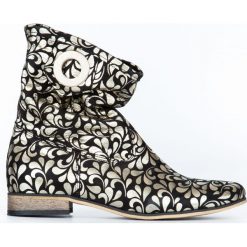 Płaskie botki za kostkę - skóra naturalna - model 270 - kolor złote kwiaty. Żółte botki damskie Zapato, ze skóry, klasyczne, za kostkę, bez obcasa, na płaskiej podeszwie, bez zapięcia. W wyprzedaży za 269,25 zł.