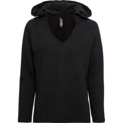 Bluza "oversize" z kapturem bonprix czarny. Czarne bluzy damskie bonprix, bez wzorów, z dzianiny, bez rękawów, z kapturem. Za 69,99 zł.