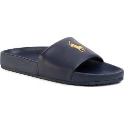Klapki POLO RALPH LAUREN - Cayson 809793812002 Nv/G Pp. Niebieskie klapki męskie Polo Ralph Lauren, ze skóry ekologicznej, bez zapięcia. Za 169,00 zł.