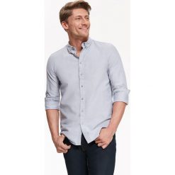 KOSZULA DŁUGI RĘKAW MĘSKA SLIM FIT. Szare koszule męskie Top Secret, na zimę, m, bez wzorów, z bawełny, klasyczne, z klasycznym kołnierzykiem, z długim rękawem. W wyprzedaży za 29,99 zł.