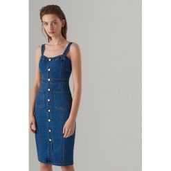 Jeansowa midi sukienka - Niebieski. Niebieskie sukienki damskie Mohito, bez wzorów, z jeansu, bez kołnierzyka, bez rękawów, midi. Za 159,99 zł.