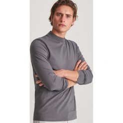 Koszulka ze stójką - Szary. Szare koszulki męskie Reserved, xl, bez wzorów, ze stójką, bez rękawów. W wyprzedaży za 49,99 zł.