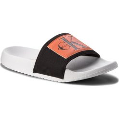Klapki CALVIN KLEIN JEANS - Chloe R8838 Black. Czarne klapki damskie Calvin Klein Jeans, bez wzorów, z jeansu, bez obcasa. W wyprzedaży za 159,00 zł.