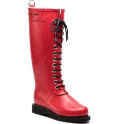 Kalosze ILSE JACOBSEN - RUB1 Deep Red 303. Czerwone kalosze damskie marki Ilse Jacobsen, z tworzywa sztucznego, bez obcasa, bez zapięcia. W wyprzedaży za 409,00 zł.