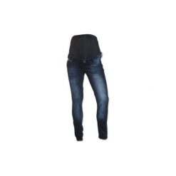 Queen Mum Spodnie jeansowe dla kobiet w ciąży SLIMFIT dark blue - niebieski. Niebieskie jeansy damskie Queen Mum, z elastanu, z standardowym stanem. Za 264,89 zł.