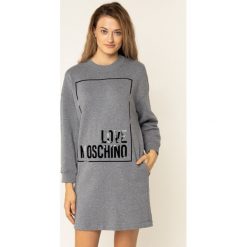 Sukienka dzianinowa LOVE MOSCHINO W5B2001M 4068. Czerwone sukienki damskie Love Moschino, m, bez wzorów, z bawełny, bez kołnierzyka, bez rękawów. W wyprzedaży za 519,00 zł.