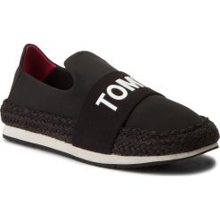 Espadryle TOMMY JEANS - Hybrid Slip On EN0EN00096 Black 990. Czarne półbuty damskie Tommy Jeans, na co dzień, bez wzorów, z jeansu, bez obcasa, na płaskiej podeszwie, bez zapięcia. W wyprzedaży za 279,00 zł.