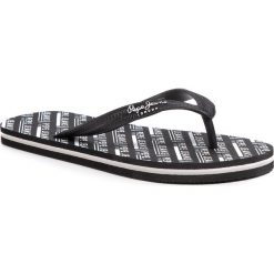 Japonki PEPE JEANS - Swimming All Over PMS70090 Black 999. Czarne klapki męskie Pepe Jeans, bez wzorów, z jeansu. Za 89,00 zł.