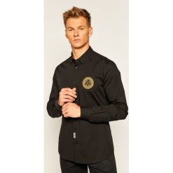 Koszula Versace Jeans Couture B1GZA6S4. Czarne koszule męskie Versace Jeans Couture, s, bez wzorów, z jeansu, casualowe, bez kołnierzyka, bez rękawów. Za 739,00 zł.