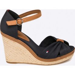 Tommy Hilfiger - Sandały. Czarne koturny damskie TOMMY HILFIGER, bez obcasa, na obcasie, na klamry. W wyprzedaży za 269,90 zł.