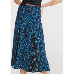 Spódnica w kwiaty - Niebieski. Niebieskie spódniczki damskie Reserved, w kwiaty. Za 119,99 zł.